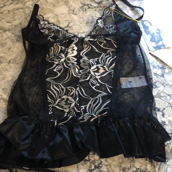 Black lace sexy chemise and panties - Picture 4 of 9